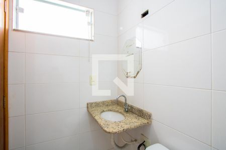 Banheiro social de apartamento para alugar com 2 quartos, 47m² em Jardim Teles de Menezes, Santo André