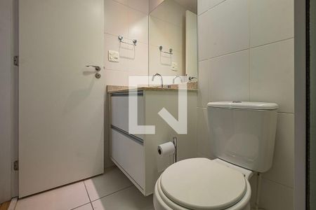 Banheiro de kitnet/studio para alugar com 1 quarto, 40m² em Vila Madalena, São Paulo