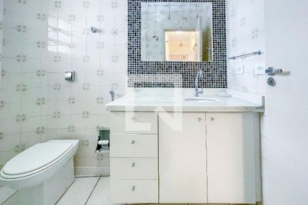 Banheiro de apartamento à venda com 2 quartos, 84m² em Vila Romana, São Paulo