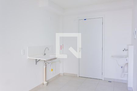 Sala/Cozinha de apartamento para alugar com 1 quarto, 30m² em Parque Industrial Tomas Edson, São Paulo