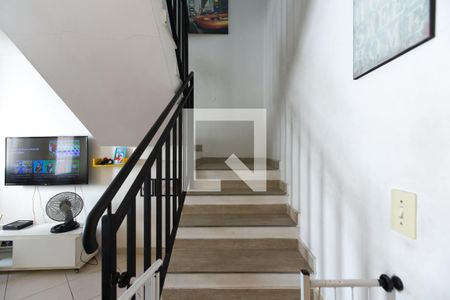 Escada de casa à venda com 2 quartos, 72m² em Parque Cruzeiro do Sul, São Paulo