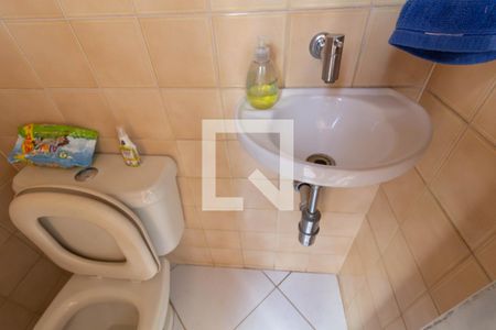 Banheiro de Serviço de casa à venda com 2 quartos, 102m² em Itaquera, São Paulo