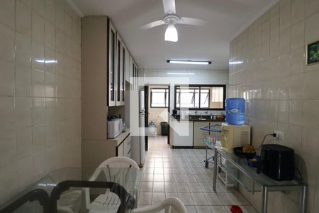 Cozinha de apartamento para alugar com 4 quartos, 130m² em Balneario Guarujá, Guarujá