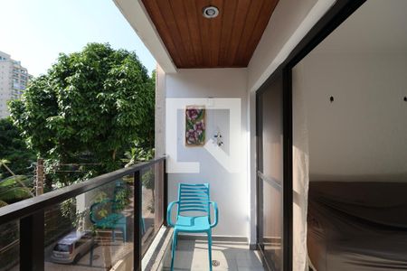 Varanda de apartamento para alugar com 4 quartos, 130m² em Balneario Guarujá, Guarujá