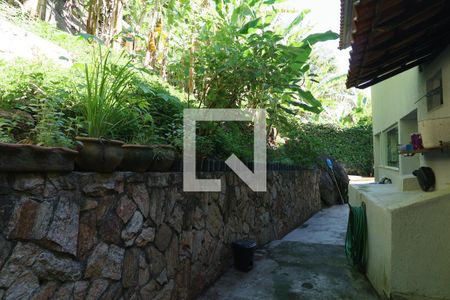 Quintal de casa de condomínio à venda com 5 quartos, 343m² em Itacoatiara, Niterói