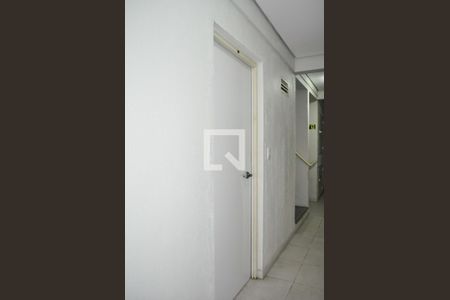 Corredor de kitnet/studio para alugar com 1 quarto, 35m² em Menino Deus, Porto Alegre