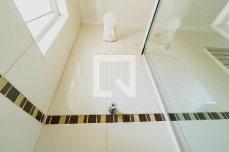 Banheiro de casa de condomínio à venda com 3 quartos, 100m² em Vila Mazzei, São Paulo