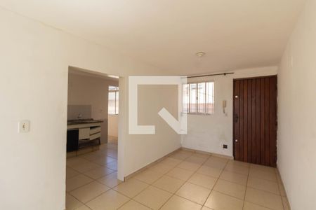 Sala de apartamento para alugar com 3 quartos, 56m² em Conjunto Residencial José Bonifácio, São Paulo