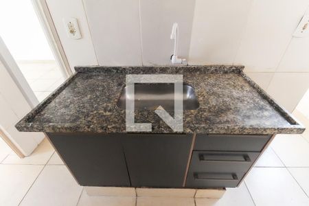 Cozinha de apartamento para alugar com 3 quartos, 56m² em Conjunto Residencial José Bonifácio, São Paulo