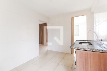 Cozinha de apartamento para alugar com 3 quartos, 56m² em Conjunto Residencial José Bonifácio, São Paulo