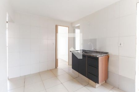 Cozinha de apartamento para alugar com 3 quartos, 56m² em Conjunto Residencial José Bonifácio, São Paulo