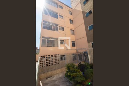 Fachada do bloco de apartamento para alugar com 3 quartos, 56m² em Conjunto Residencial José Bonifácio, São Paulo