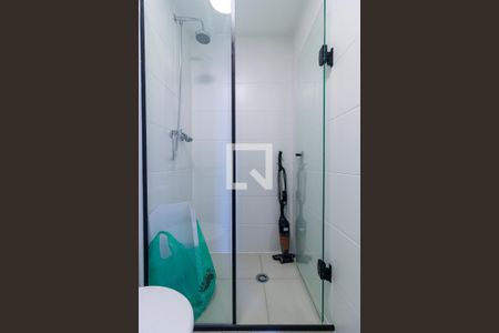 Banheiro de kitnet/studio para alugar com 0 quarto, 25m² em Jardim das Acacias, São Paulo