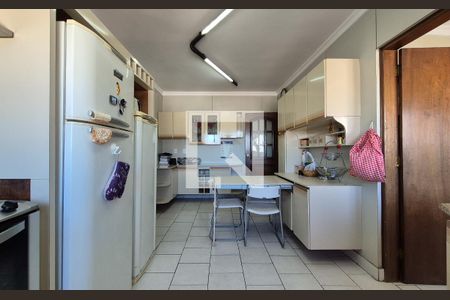 Cozinha de apartamento à venda com 3 quartos, 148m² em Vila Valparaíso, Santo André