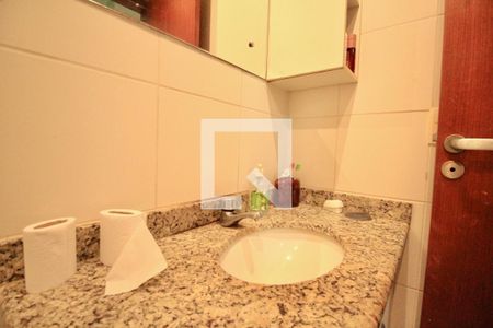 Banheiro da Suíte 1 de apartamento para alugar com 2 quartos, 65m² em Imbuí, Salvador