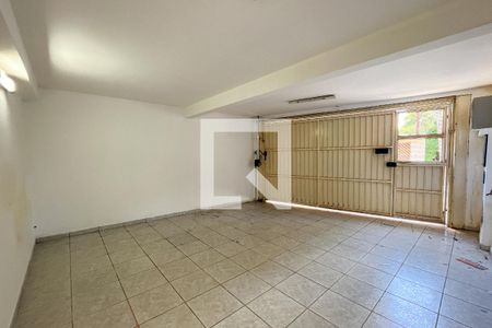 Garagem de casa para alugar com 3 quartos, 115m² em Vila Pereira Cerca, São Paulo
