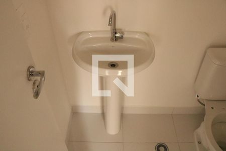 Banheiro de apartamento para alugar com 1 quarto, 27m² em Parque Industrial Tomas Edson, São Paulo