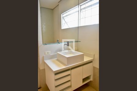 Banheiro Social de casa à venda com 3 quartos, 190m² em Mirandópolis, São Paulo