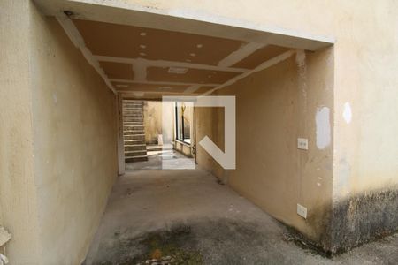 Lateral da casa  de casa de condomínio à venda com 5 quartos, 201m² em Taquara, Rio de Janeiro
