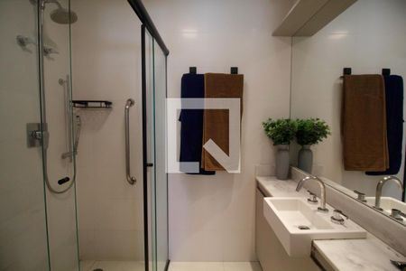 Banheiro de kitnet/studio para alugar com 1 quarto, 21m² em Paraíso, São Paulo