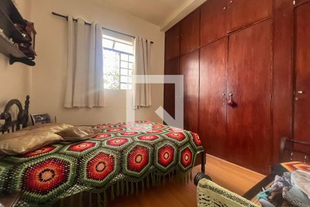 Suíte de casa à venda com 3 quartos, 400m² em Serra, Belo Horizonte