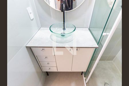 Banheiro de apartamento à venda com 2 quartos, 49m² em Vila Bertioga, São Paulo