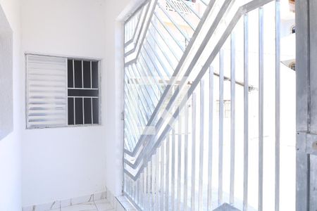 Varanda de casa para alugar com 2 quartos, 50m² em Vila Carmosina, São Paulo