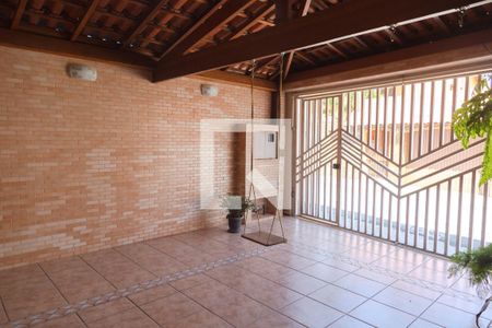 Garagem de casa à venda com 3 quartos, 202m² em Vila Augusta, Guarulhos