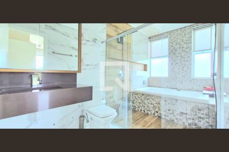 Banheiro da Suíte 3 de casa de condomínio para alugar com 6 quartos, 376m² em , Vespasiano
