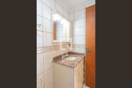Banheiro de apartamento à venda com 2 quartos, 62m² em Cristal, Porto Alegre