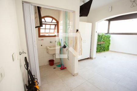 Área de Serviço de casa para alugar com 3 quartos, 235m² em Vila Mariza Mazzei, São Paulo