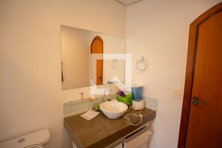 Banheiro Social de casa para alugar com 3 quartos, 235m² em Vila Mariza Mazzei, São Paulo
