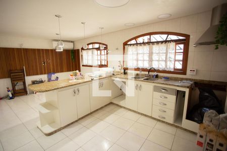 Cozinha de casa para alugar com 3 quartos, 235m² em Vila Mariza Mazzei, São Paulo
