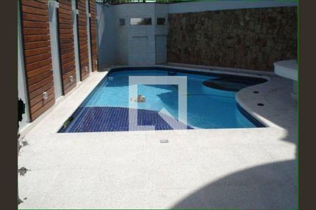 Casa à venda com 3 quartos, 311m² em Jardim Piqueroby, São Paulo