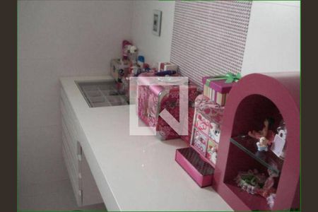 Casa à venda com 3 quartos, 311m² em Jardim Piqueroby, São Paulo