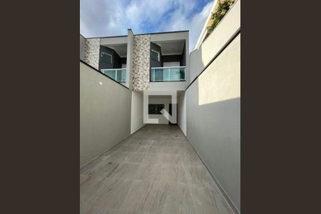 Casa à venda com 3 quartos, 100m² em Parque Tomas Saraiva, São Paulo