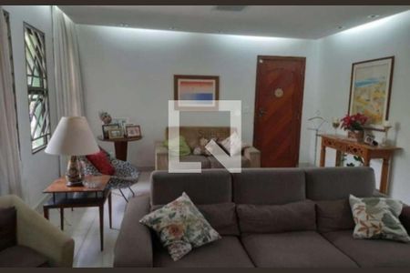 Casa à venda com 4 quartos, 350m² em Vila Carrão, São Paulo