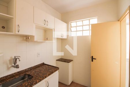 Cozinha de apartamento à venda com 2 quartos, 60m² em Planalto, Belo Horizonte