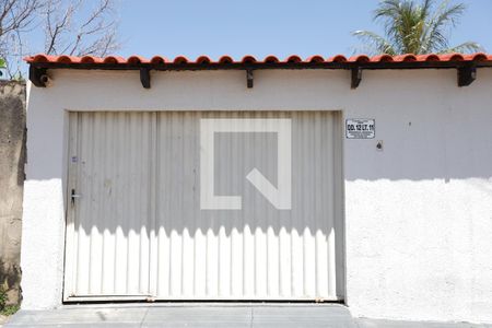 Fachada de casa à venda com 3 quartos, 250m² em Residencial Araguaia, Goiânia