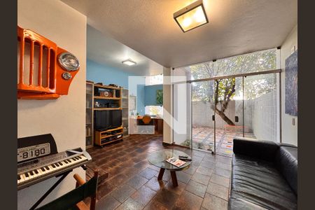 Sala de estar de casa à venda com 4 quartos, 230m² em Vila Assunção, Santo André