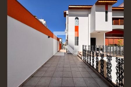 Varanda de casa à venda com 4 quartos, 230m² em Vila Assunção, Santo André