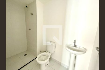 Banheiro de apartamento para alugar com 1 quarto, 32m² em Parque Industrial Tomas Edson, São Paulo