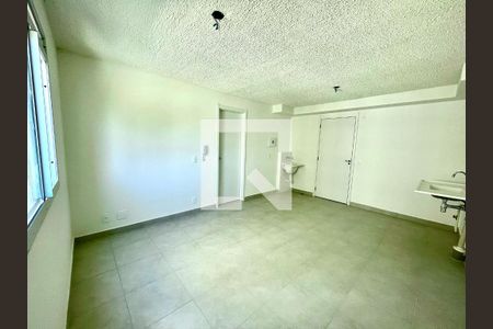 Sala/Cozinha de apartamento para alugar com 1 quarto, 32m² em Parque Industrial Tomas Edson, São Paulo
