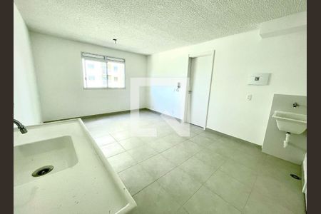 Sala/Cozinha de apartamento para alugar com 1 quarto, 32m² em Parque Industrial Tomas Edson, São Paulo