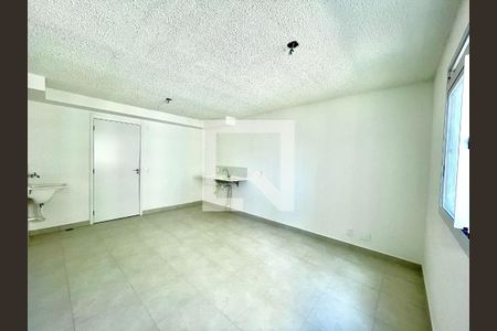 Sala/Cozinha de apartamento para alugar com 1 quarto, 32m² em Parque Industrial Tomas Edson, São Paulo