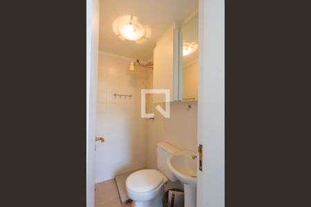 Banheiro de serviço de apartamento para alugar com 3 quartos, 100m² em Bigorrilho, Curitiba