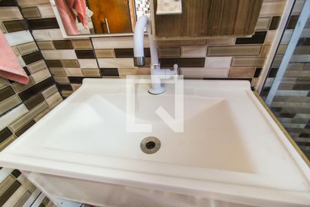 Banheiro de apartamento à venda com 2 quartos, 46m² em Conjunto Residencial José Bonifácio, São Paulo