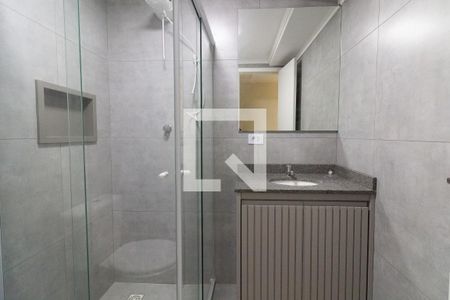 Banheiro de apartamento para alugar com 1 quarto, 48m² em Rio Pequeno, São Paulo