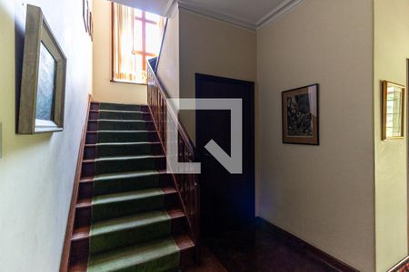 Escada de casa para alugar com 6 quartos, 475m² em Perdizes, São Paulo