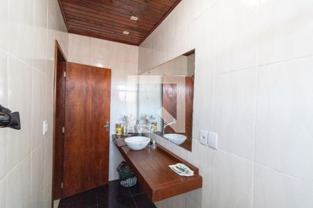 Banheiro de casa de condomínio à venda com 3 quartos, 140m² em Espírito Santo, Porto Alegre